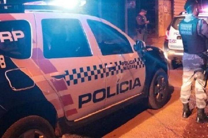 Caminhoneiro é baleado por vizinho e agressor é preso