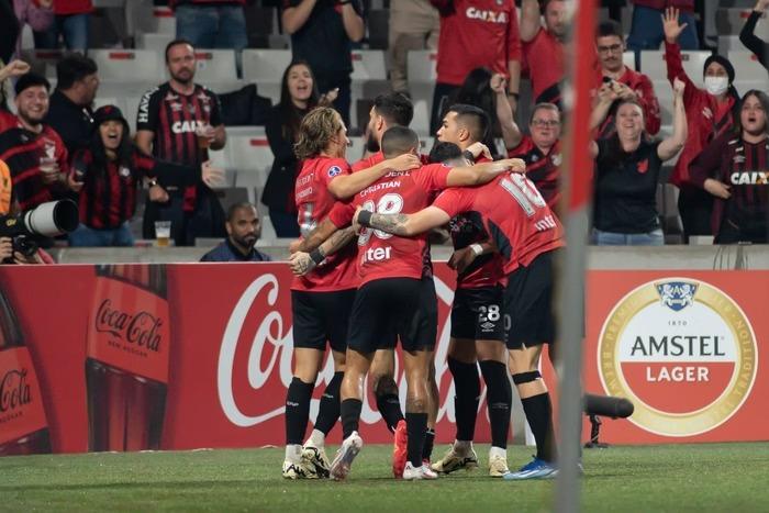 Athletico-PR vai às oitavas na Sul-Americana; veja confrontos