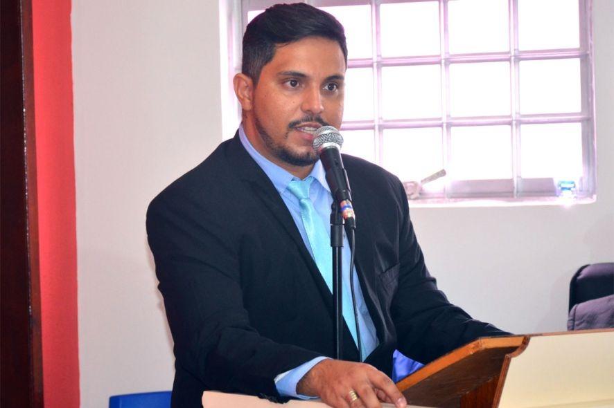 Justiça proíbe vice-prefeito de usar máquina para promoção