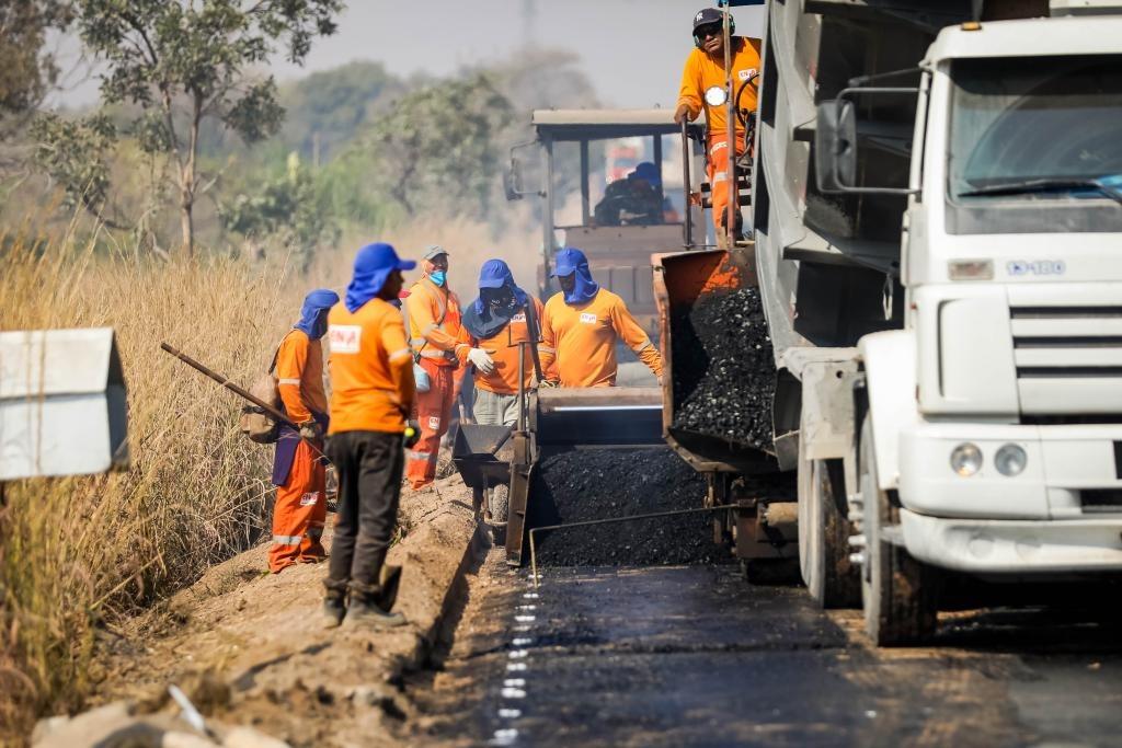 Governo de Mato Grosso está executando obras de restauração de 70,4 km da MT-010, entre o Distrito da Guia e Rosário Oeste