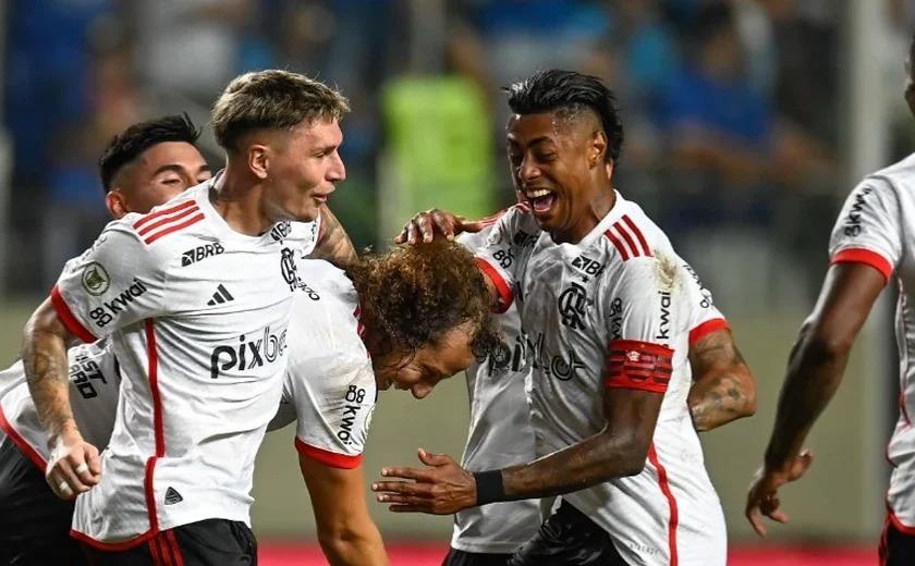 Com time misto, Flamengo vence o Cruzeiro e volta a ocupar a quarta colocação no Brasileiro