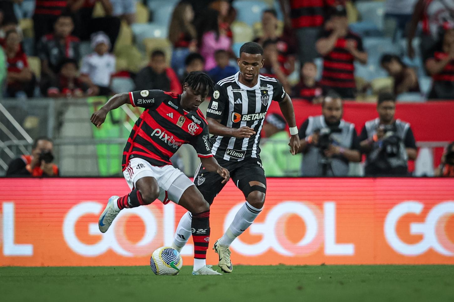 Flamengo perde pênalti e só empata sem gols com o Atlético-MG no Maracanã pelo Brasileirão