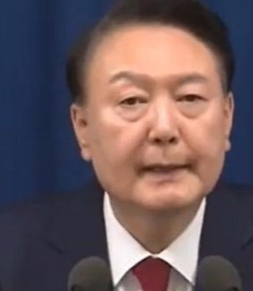 Presidente da Coreia do Sul revoga lei marcial após pressão política
