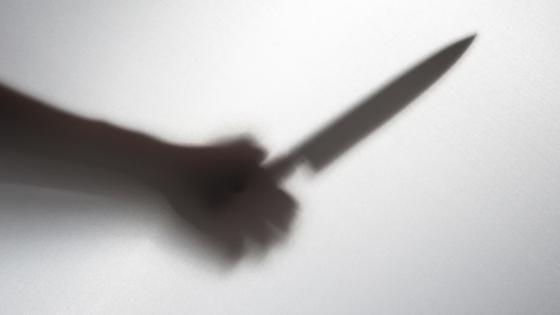 Jovem e adolescente são esfaqueados durante confusão por caixa de som