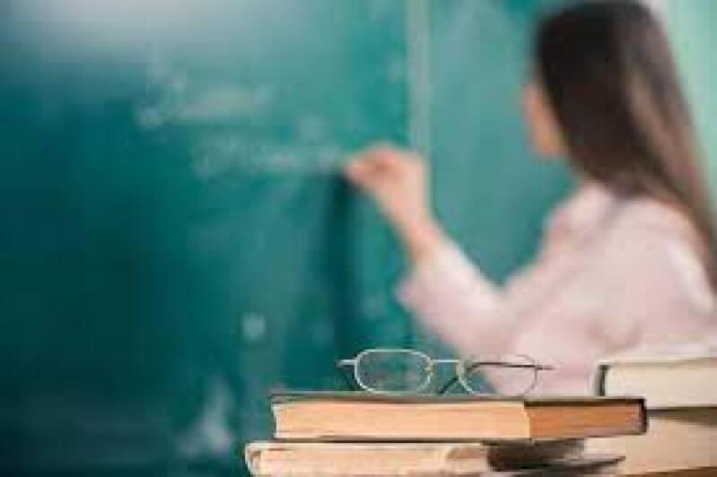 Piso salarial do professor em 2025 será de R$ 4,8 mil
