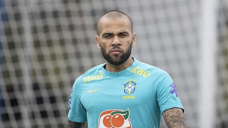 Daniel Alves é absolvido em caso sobre estupro e condenação é anulada