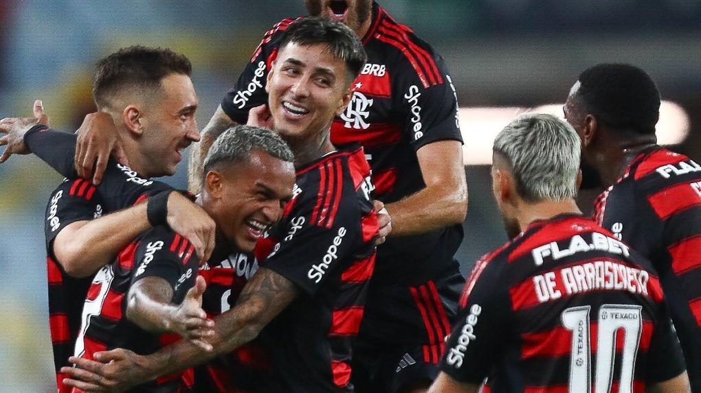Flamengo derrota Fluminense por 2 a 1 e fica perto do título carioca
