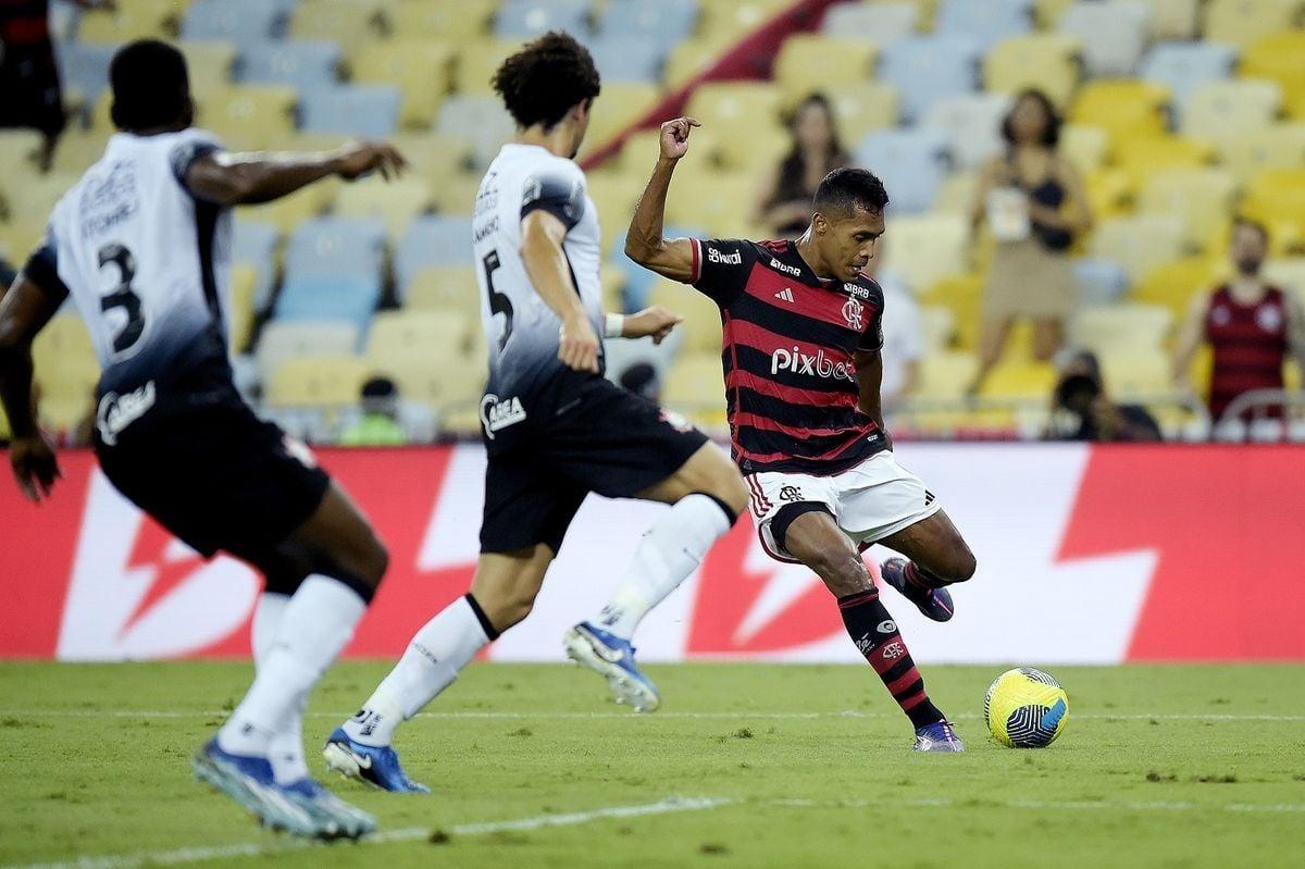 Flamengo não pode contar com Alex Sandro contra o Vasco