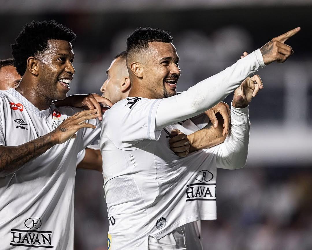 Neymar se machuca novamente em vitória do Santos contra Atlético-MG e desencanto no Brasileirão