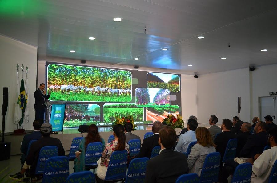 Diplomatas conhecem tecnologias da Embrapa no Dia Internacional da AgroBrasília 2025