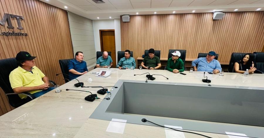 Prefeito e autoridades de Rosário Oeste se reúnem com Deputado Max Russi em busca de recursos