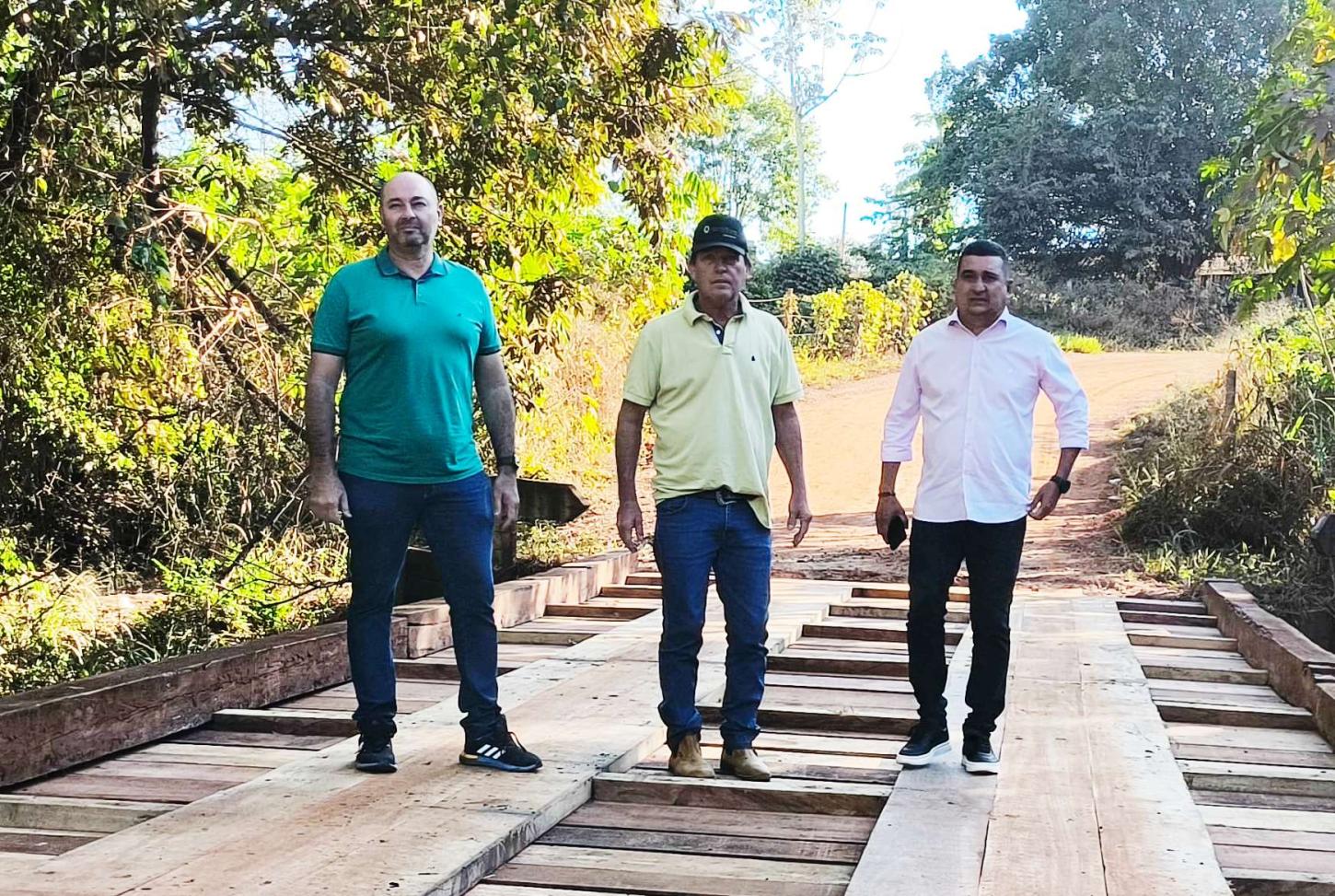 Prefeitura de Rosário Oeste fez a reforma e liberou a ponte sobre o Ribeirão Cotia para população.