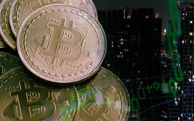 Bitcoin atinge maior valor da história: é hora de investir?