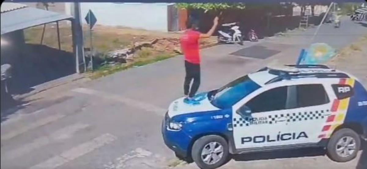 Faccionado foi preso por gravar vídeo pulando sobre viatura policial