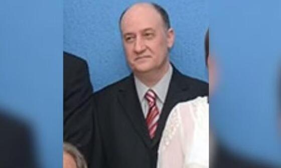 Juiz atropela ciclista ao dirigir com mulher pelada no colo
