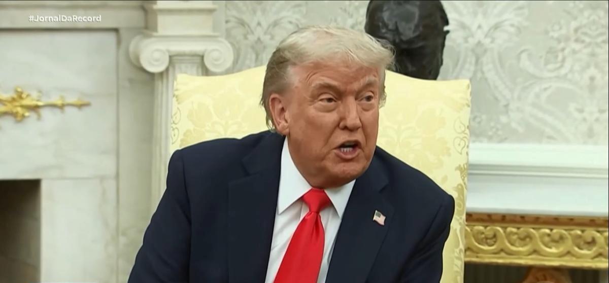 Trump ameaça taxar Rússia em 100% se o país não acabar com a guerra contra a Ucrânia