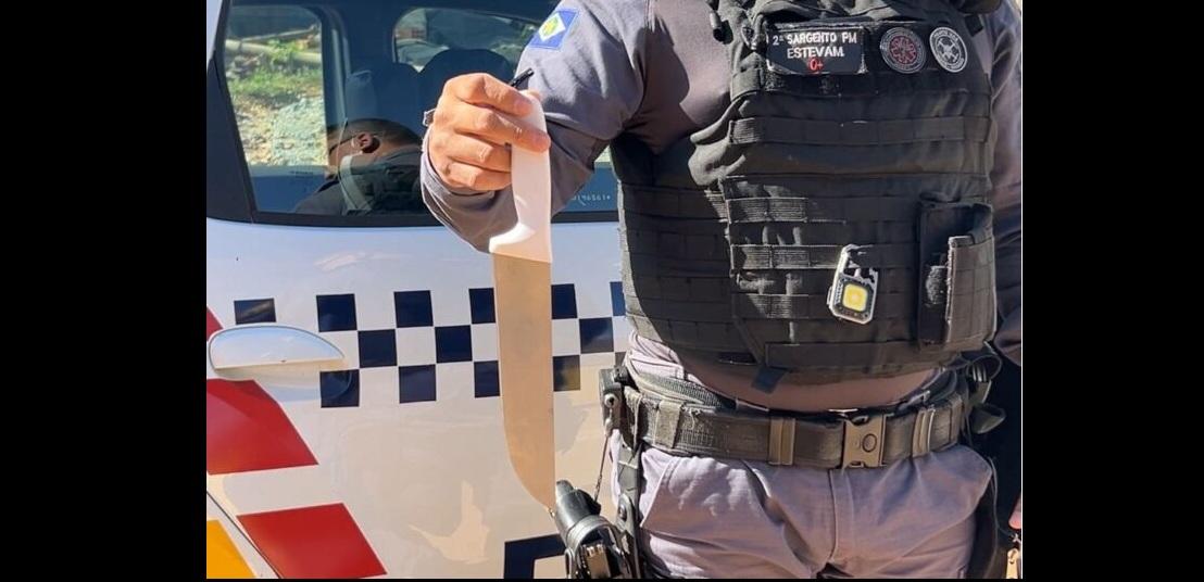 Colegas de trabalho brigam e um mete a faca no outro em obra em Sorriso