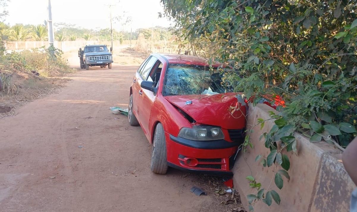 Gol bate na lateral de ponte de deixa 4 ocupantes feridos em VG
