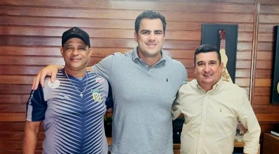 Secretário de Governo e Coordenador de Esportes de Rosário Oeste entregam demandas a Davi Moura em reunião estratégica