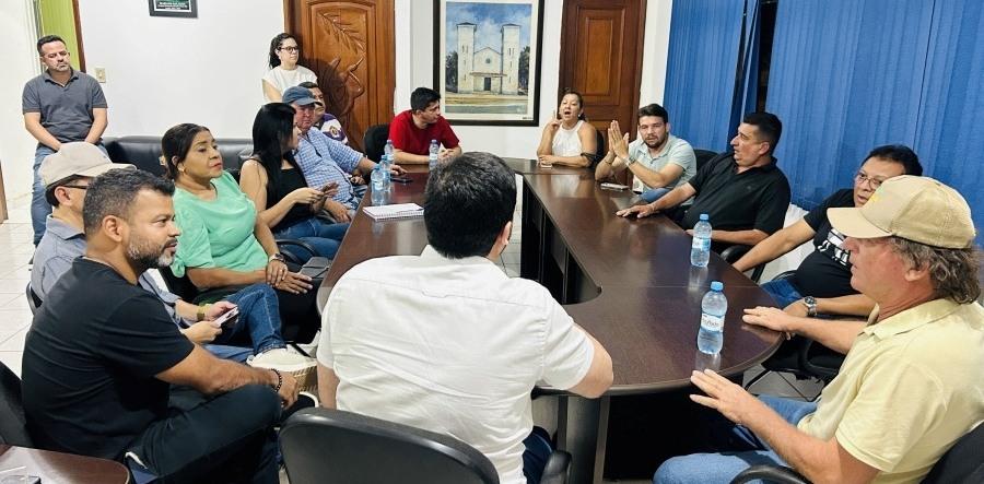 Deputado Federal Emanuelzinho visita Rosário Oeste e se reúne com prefeito Mariano Balabam, vereadores e secretários