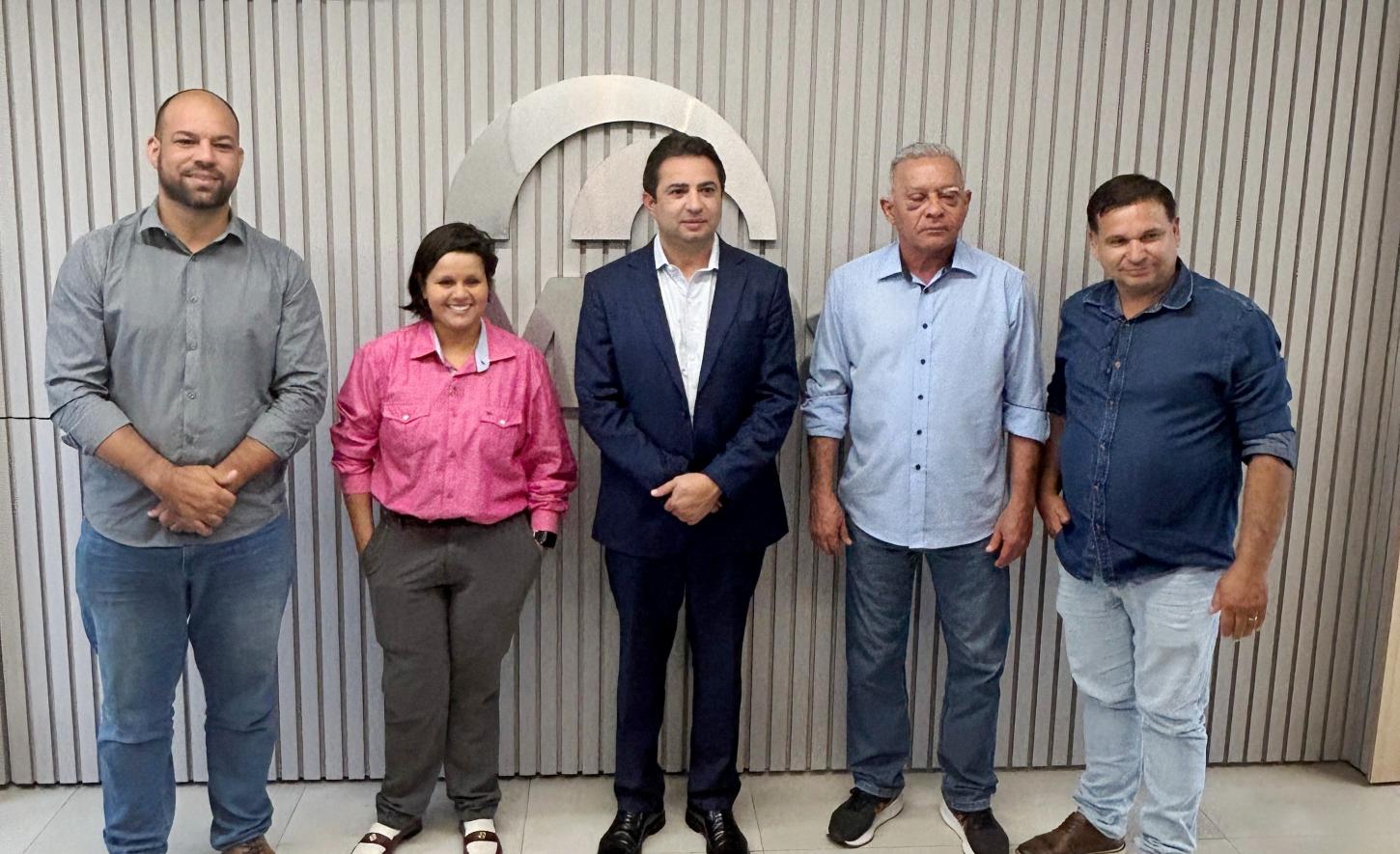 Prefeito José Domingos e vereadores pedem ao Governo de MT novas casas populares para Nobres