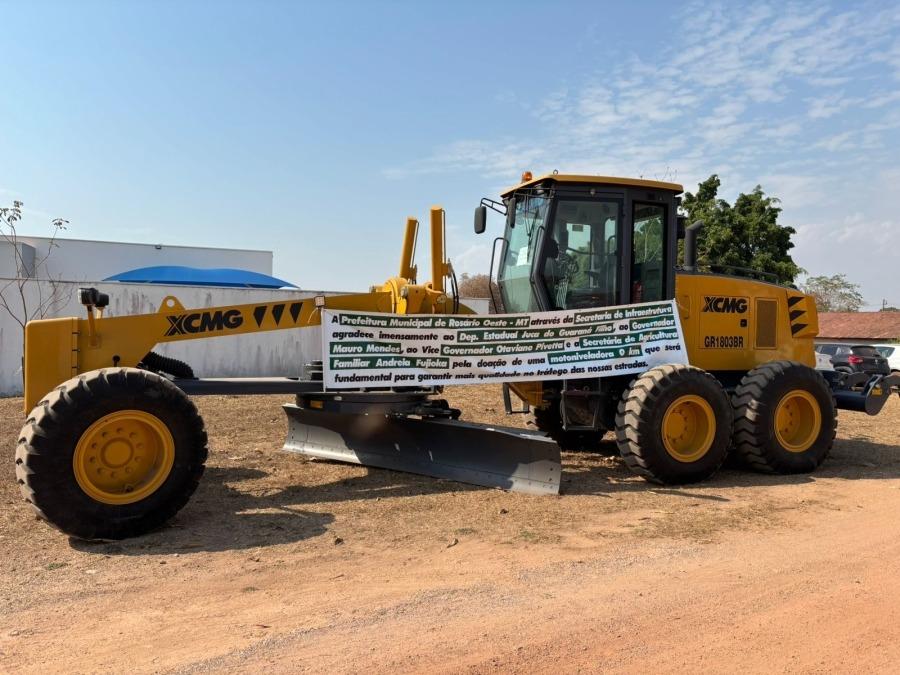 Rosário Oeste Ganha Nova Motoniveladora para Impulsionar Obras de Infraestrutura