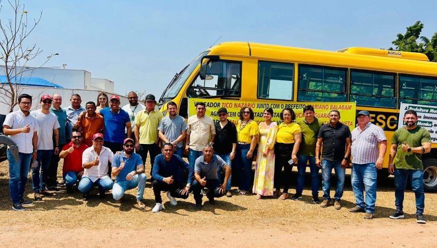 Rosário Oeste recebe motoniveladora e micro-ônibus 0 km entregues por deputado Juca do Guaraná