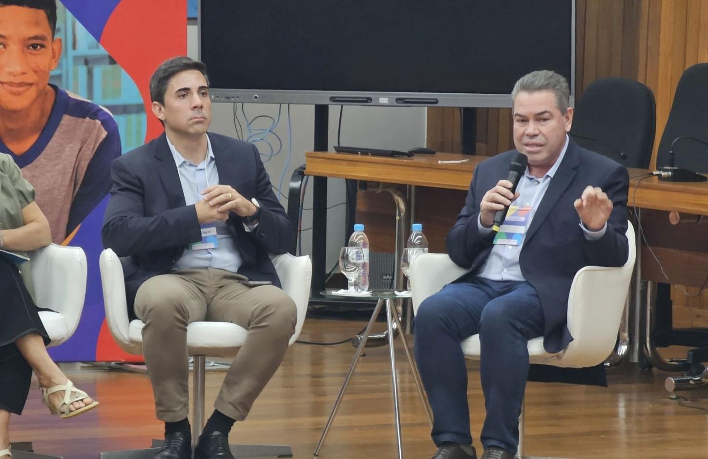 Secretário de Nobres Marca Presença na Abertura do Seminário Nacional de Educação em Brasília