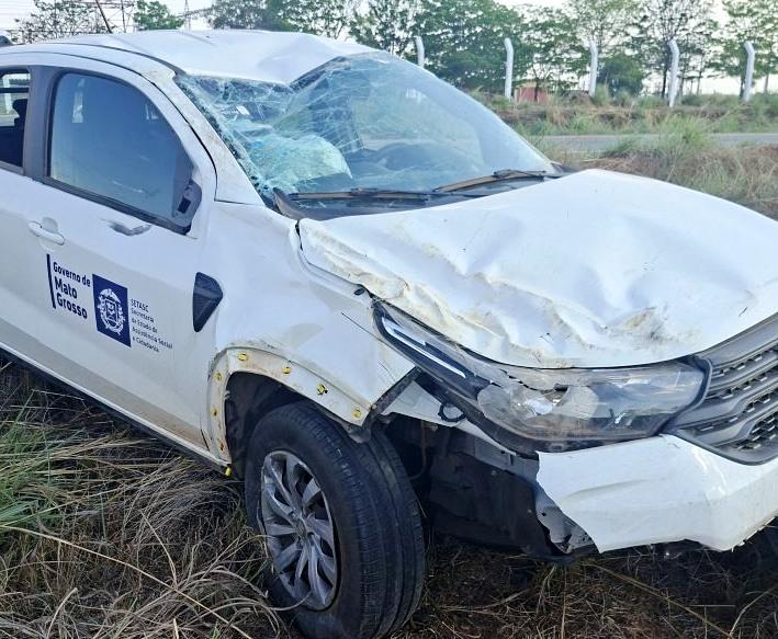 Acidente na MT-241: Veículo da Prefeitura de Nobres sai da pista e deixa quatro feridos