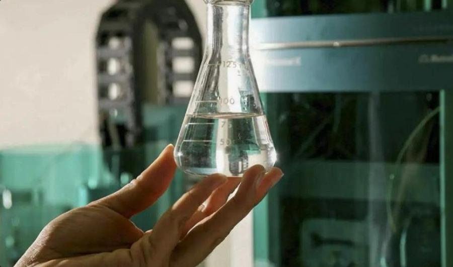 Alerta em Rosário Oeste: whisky Ballantine’s pode estar contaminado com metanol