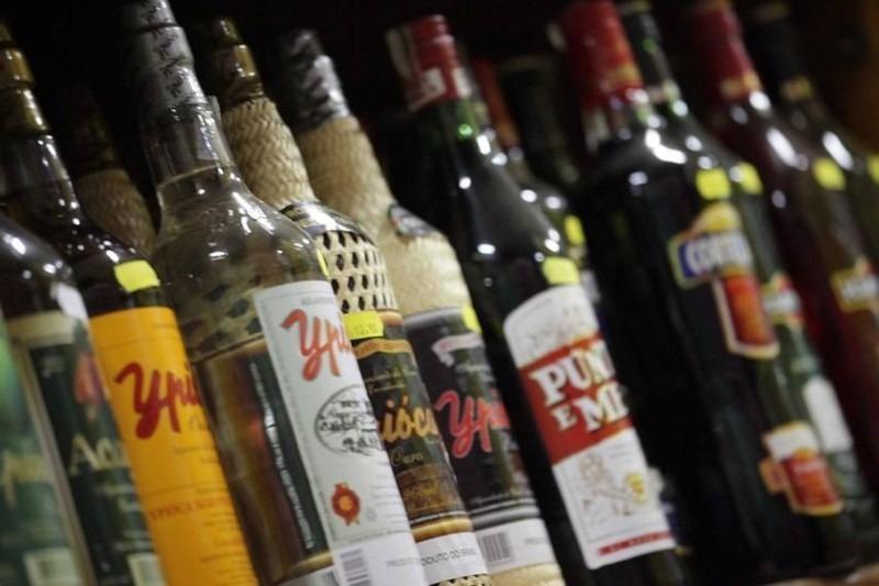 Após mortes por bebidas adulteradas, AL votará projeto que estabelece multas de até R$ 5 milhões por falsificação