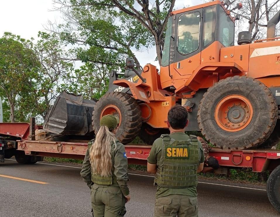 Desmate ilegal na Baixada Cuiabana: Sema e Polícia Militar apreendem equipamentos pesado