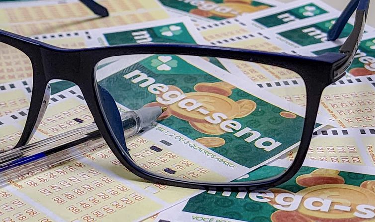 Mega-Sena sorteia neste sábado prêmio acumulado em R$ 12 milhões