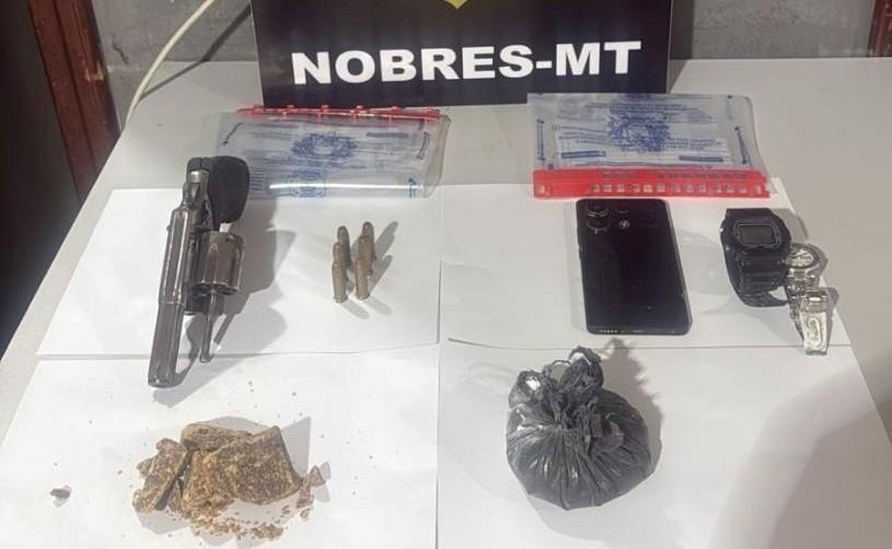 Polícia flagra trio armado transportando drogas em veículo em Nobres