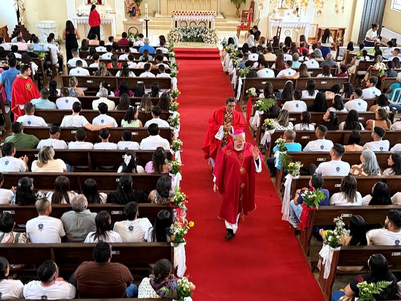 Rosário Oeste (MT) Celebra Crisma Histórica com 145 Jovens e a Presença do Arcebispo Dom Mário