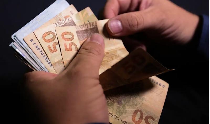 1% dos servidores brasileiros custam R$ 20 bilhões aos cofres públicos