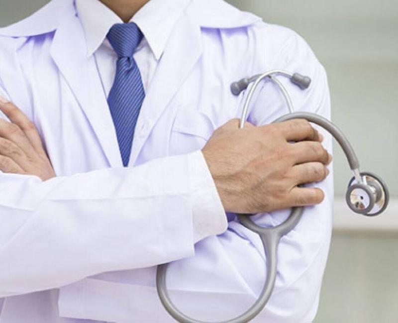 Médico de Diamantino é alvo de ação por jornadas “impossíveis” e uso irregular de atestados