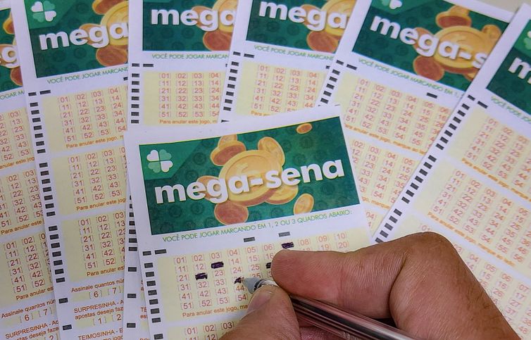 Mega-Sena sorteia prêmio de R$ 100 milhões nesta sexta-feira