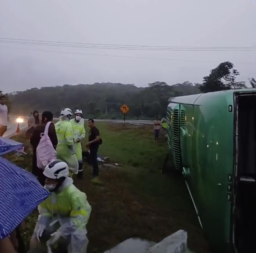 Ônibus da JBS se acidenta em Nobres e deixa aos menos 17 feridos na BR-364