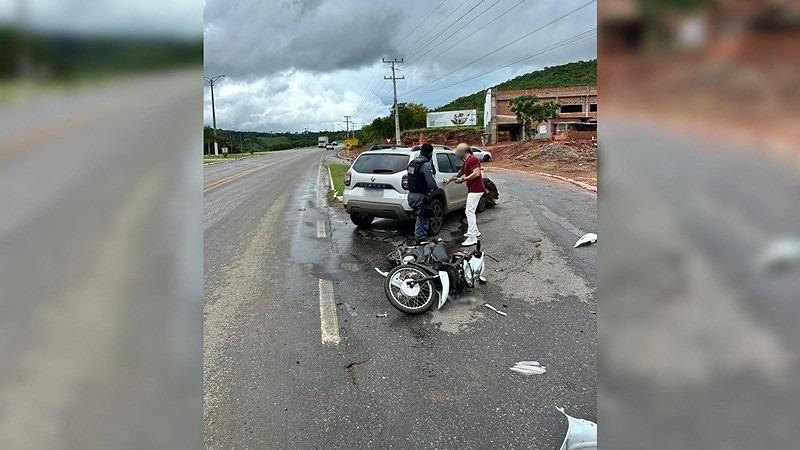 Menor sofre fratura ao ter sua moto Biz atingida por Duster, em Diamantino