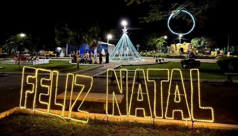 Natal Iluminado encanta Rosário Oeste com Cantata e chegada especial do Papai Noel