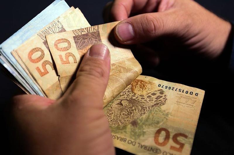 Salário mínimo de 2026 será de R$ 1.621; reajuste fica em 6,79%