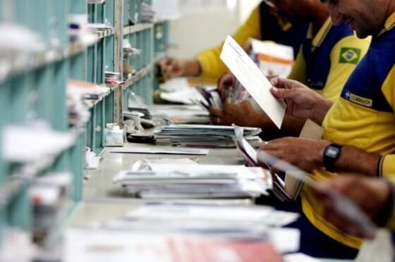 Sem aumento e “vale-peru”, funcionários dos Correios ameaçam paralisar atividades