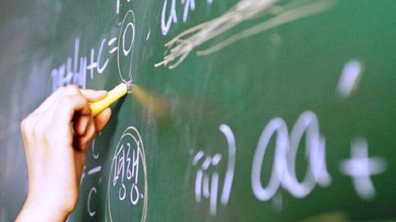 Senado aprova PEC e libera professores para acumular qualquer cargo