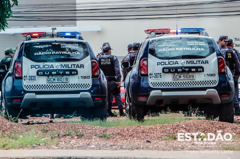 Adolescente espanca e chuta barriga de namorada grávida de 8 meses