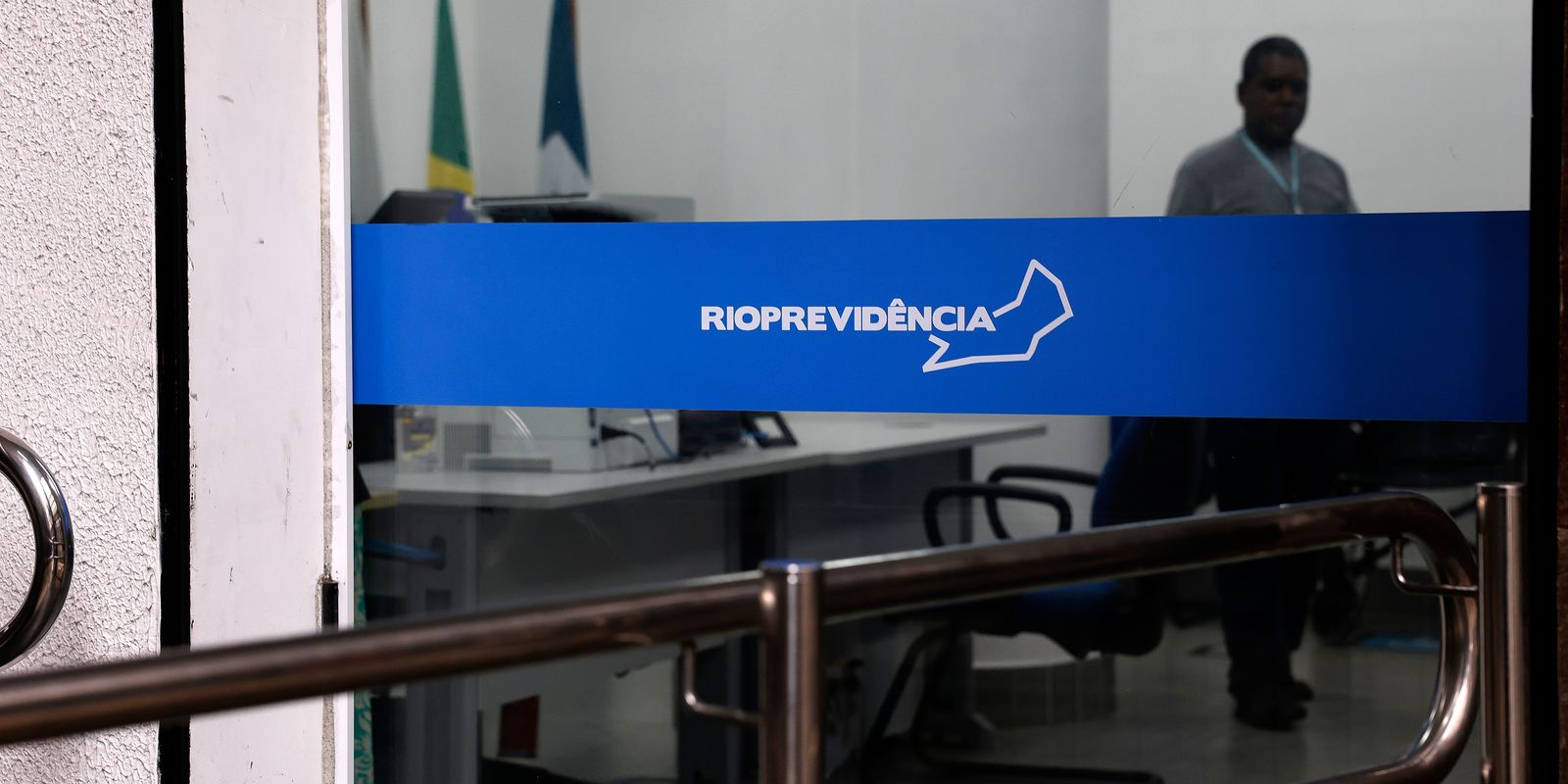 Cláudio Castro exonera presidente da Rioprevidência após investigações