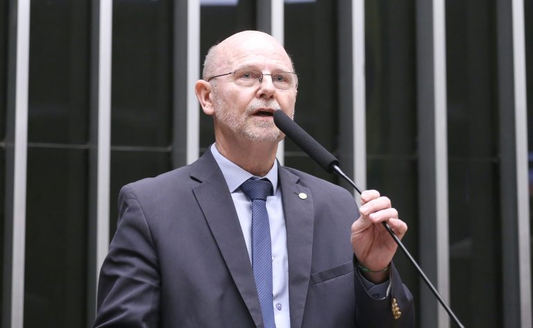 Comissão da Câmara aprova retomada da assistência sindical obrigatória em rescisões