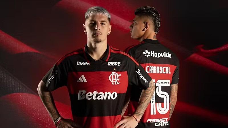 Flamengo apresenta camisa 2026 inspirada em modelo clássico