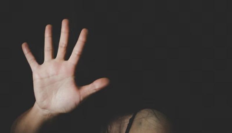 Homem agride ex-companheira com fio de extensão após reclamar de excesso de roupas sujas em MT