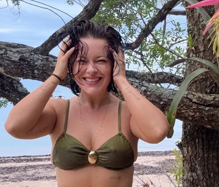 Mari Bridi abre álbum de final de semana em Florianópolis